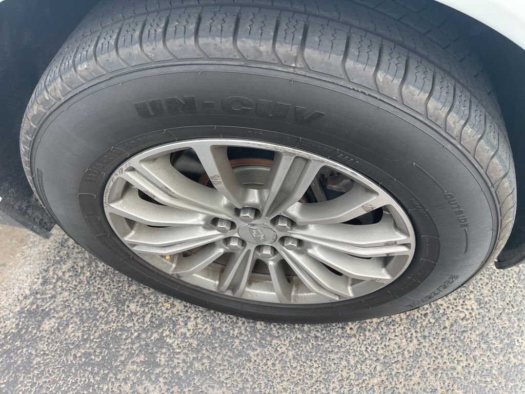 Used 2017 Cadillac XT5 Luxury w/ Driver Awareness Package image 18