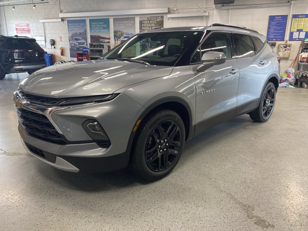 New 2026 Chevrolet Blazer LT w/ Sound & Technology Package AWD/4WD image 3