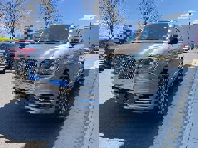 Used 2019 Lincoln Navigator Reserve image 3