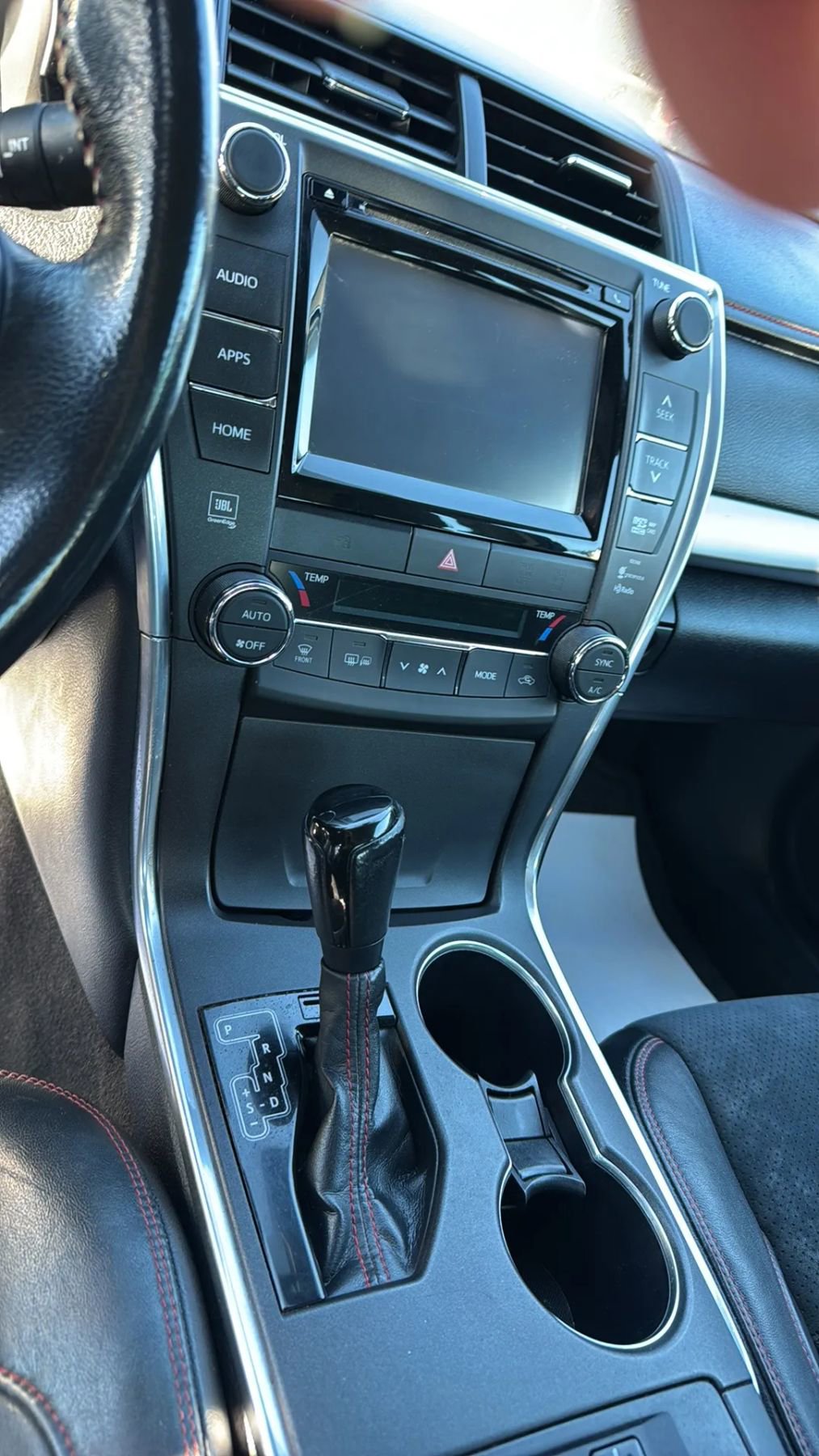Used 2015 Toyota Camry XSE w/ Advanced Technology Package FWD image 5