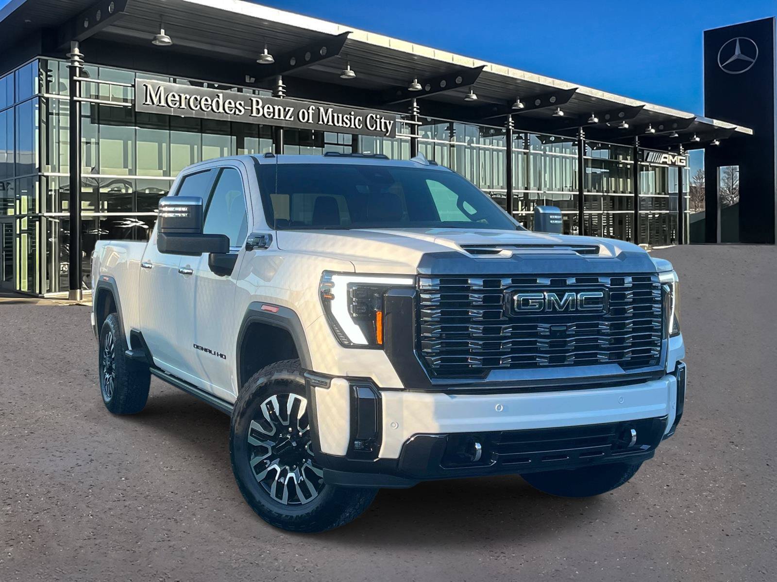 Used 2024 GMC Sierra 2500 Denali Ultimate AWD/4WD image 1