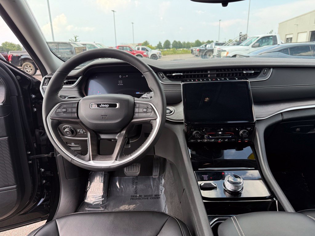 Used 2023 Jeep Grand Cherokee L Limited AWD/4WD image 14