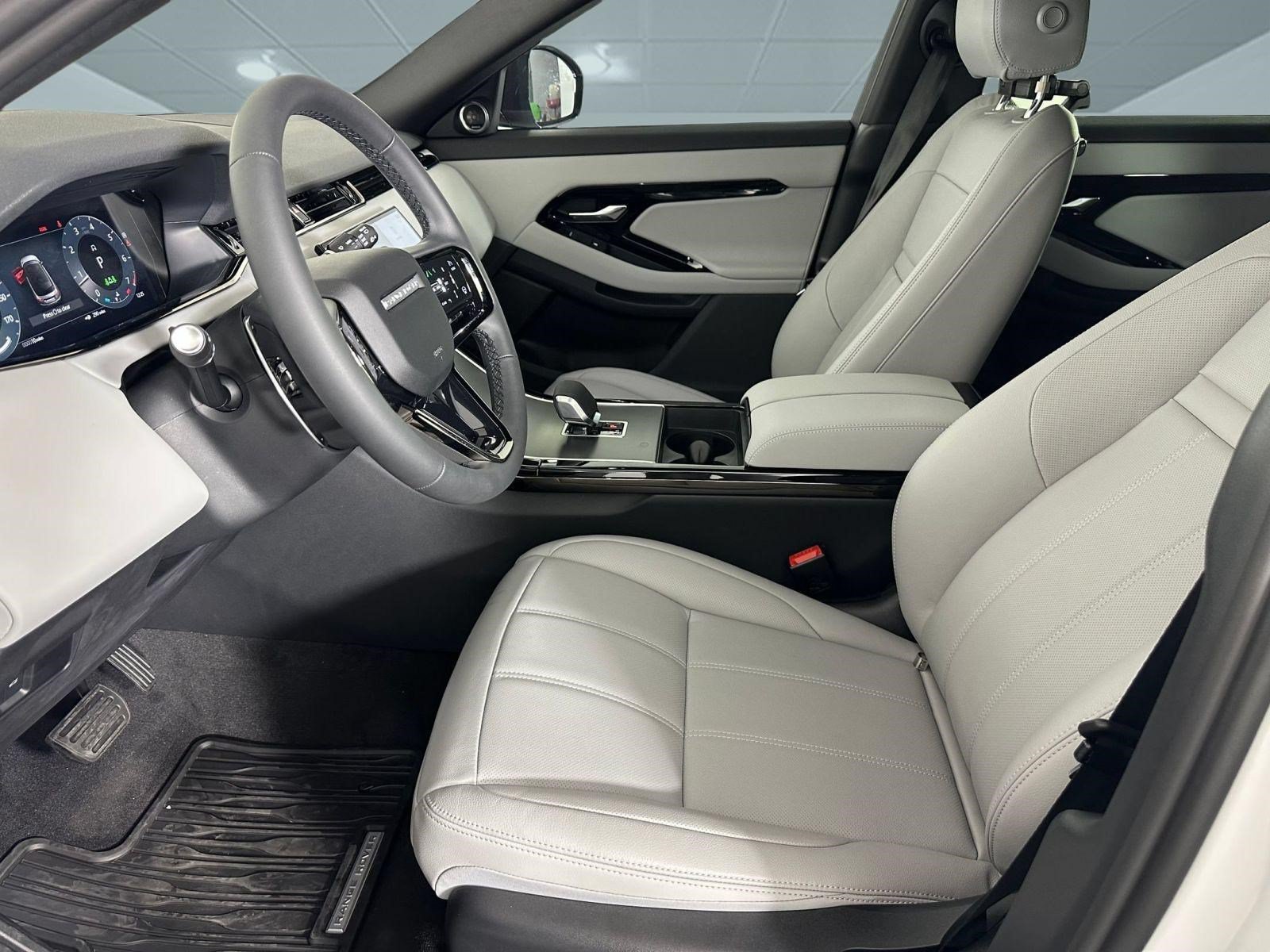 Used 2026 Land Rover Range Rover Evoque S AWD/4WD image 4