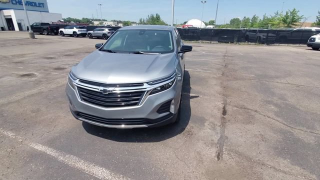 Used 2024 Chevrolet Equinox LT w/ LPO, Floor Liner Package FWD image 3
