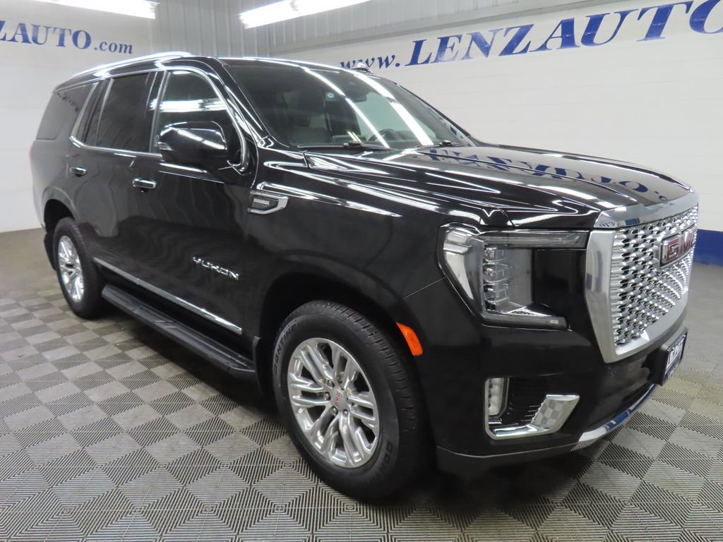 Used 2024 GMC Yukon SLT w/ SLT Luxury Package AWD/4WD image 3