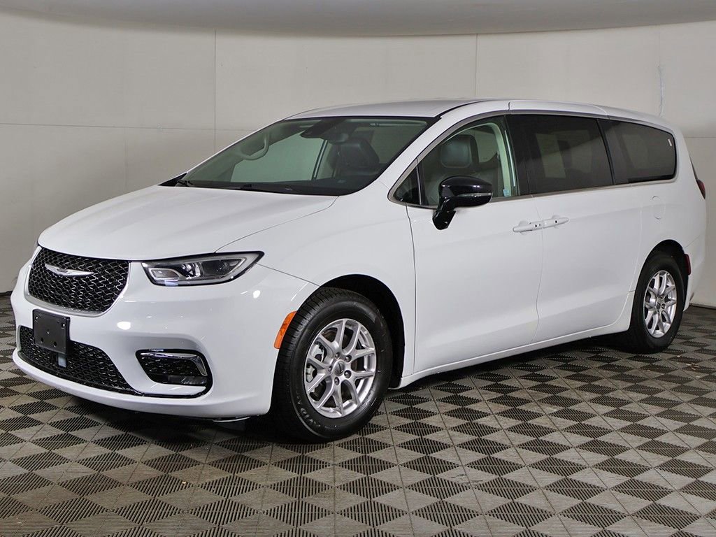 Used 2024 Chrysler Pacifica Touring-L FWD image 9