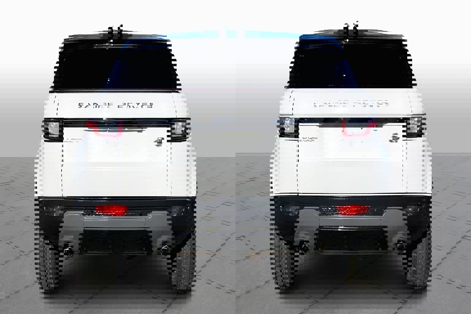 Used 2018 Land Rover Range Rover Evoque SE Premium image 4