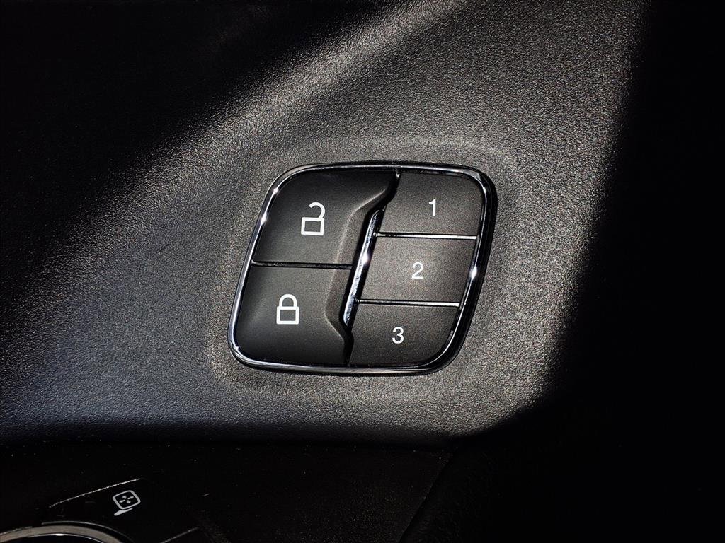 Used 2021 Ford Expedition XLT image 18