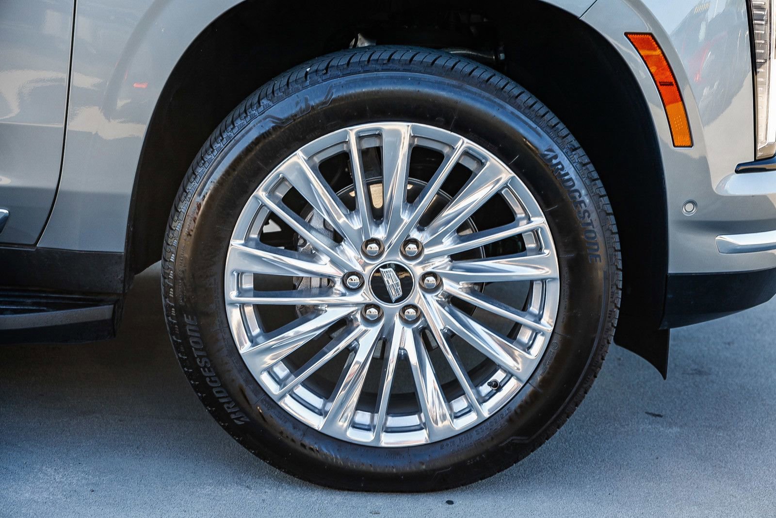 Used 2025 Cadillac Escalade ESV Premium Luxury w/ LPO, Floor Liner Package AWD/4WD image 9