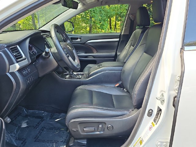 Used 2018 Toyota Highlander XLE AWD/4WD image 9