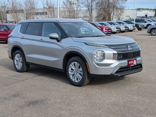New 2026 Mitsubishi Outlander ES FWD image 1