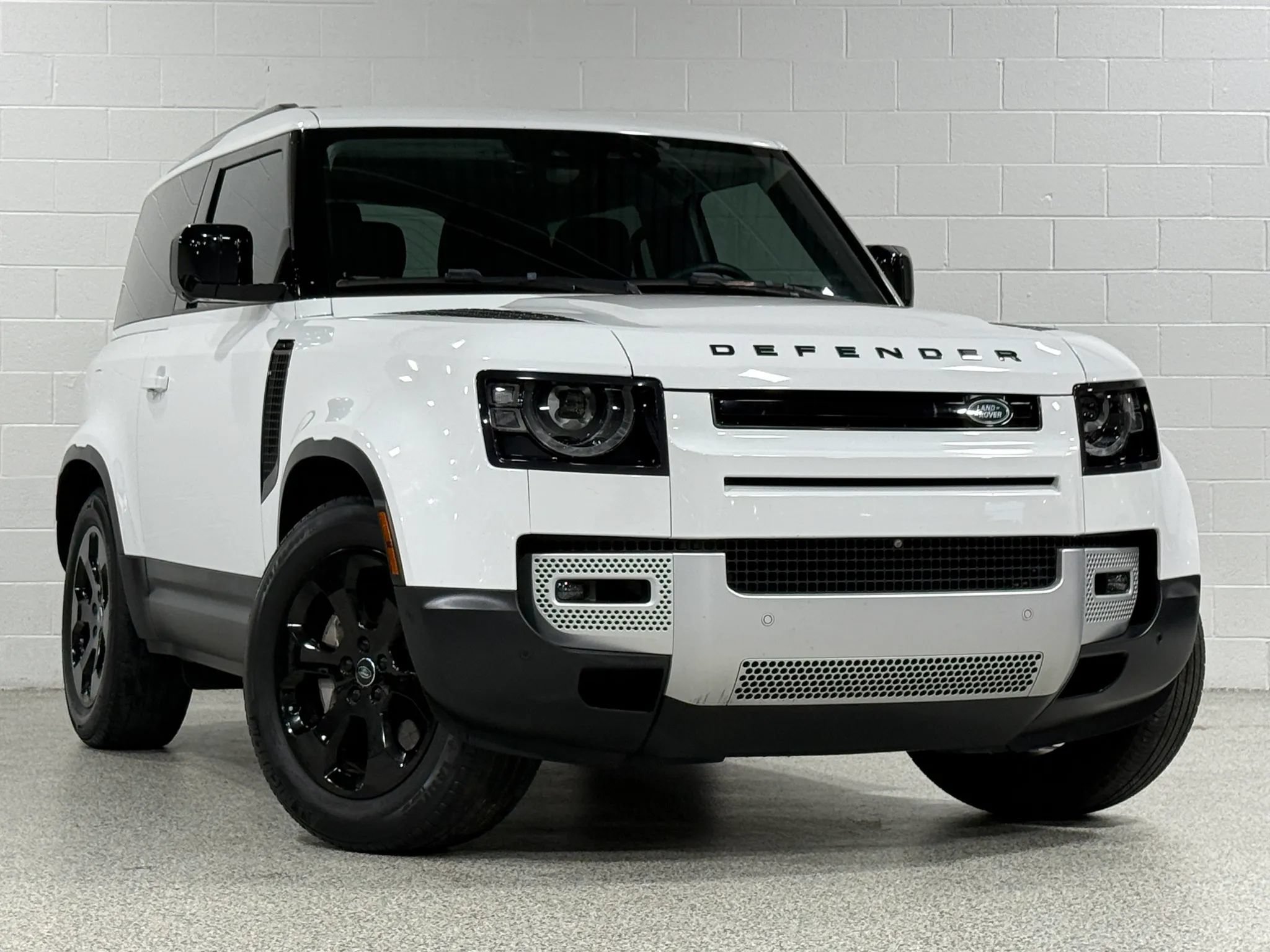 Used 2023 Land Rover Defender 90 SE AWD/4WD image 4
