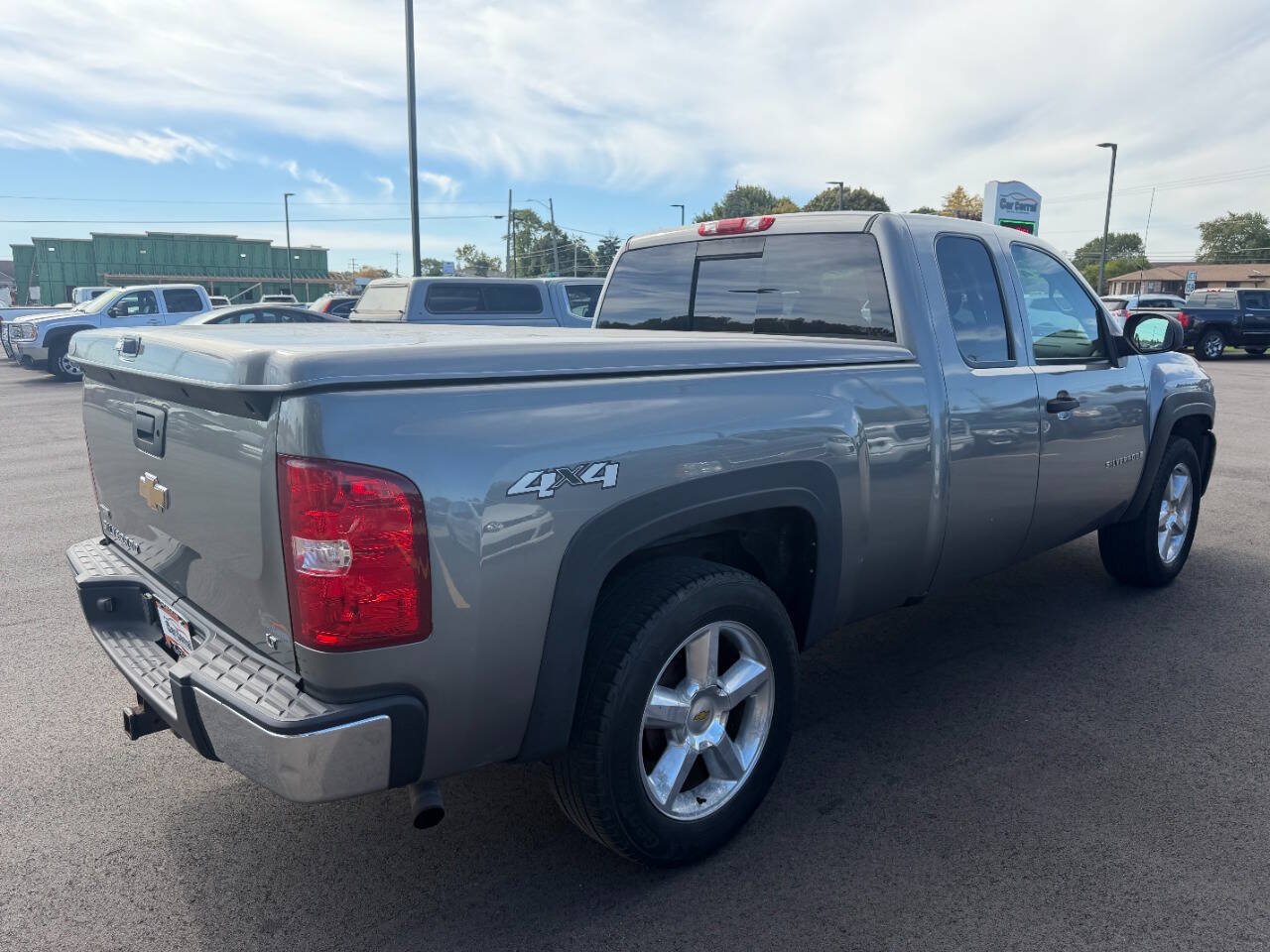 Used 2007 Chevrolet Silverado 1500 LT w/ 2LT Audio Package AWD/4WD image 5