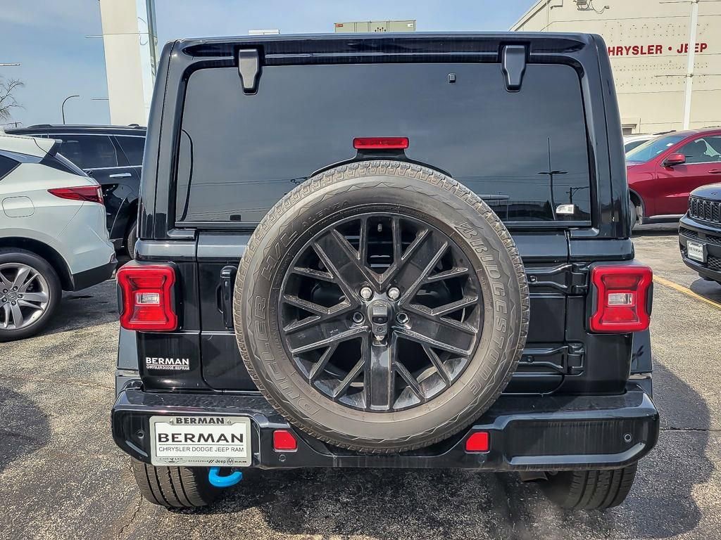 Used 2022 Jeep Wrangler Unlimited Sahara AWD/4WD image 6