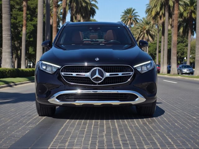 Used 2025 Mercedes-Benz GLC 300 image 3
