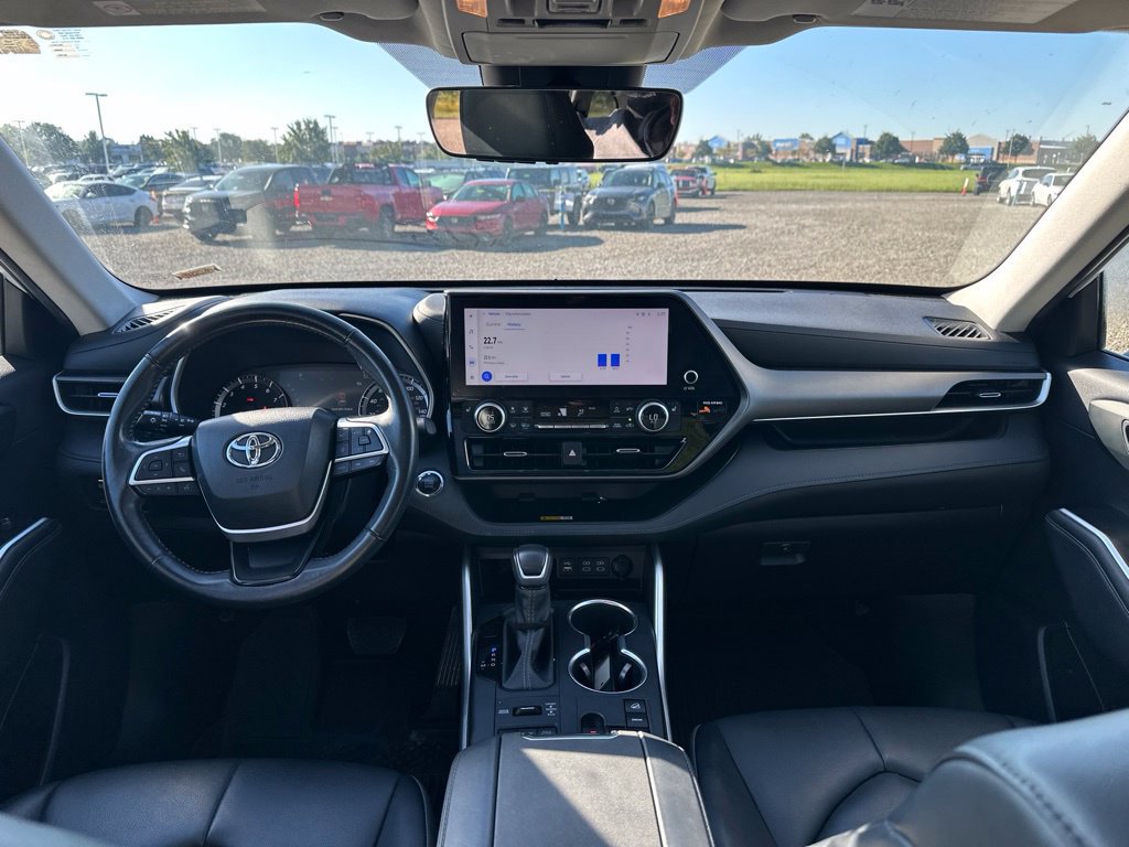 Used 2023 Toyota Highlander XLE AWD/4WD image 20