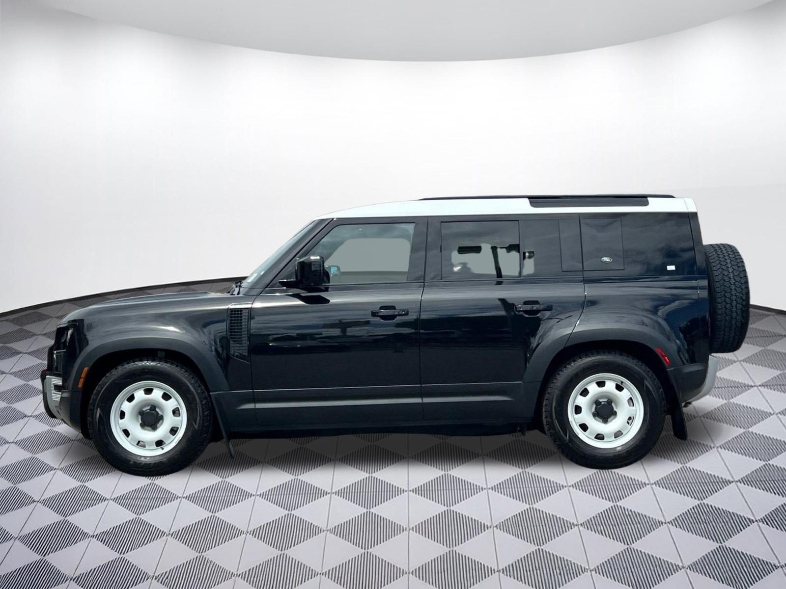 Certified 2024 Land Rover Defender 110 S AWD/4WD image 2