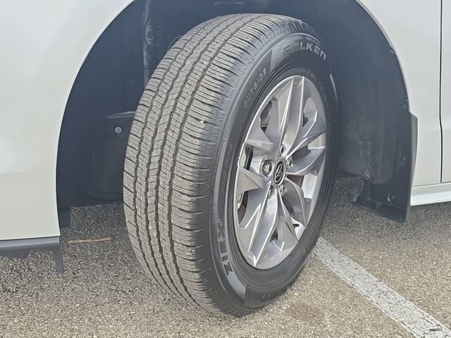 Used 2025 Toyota Sienna XLE image 34