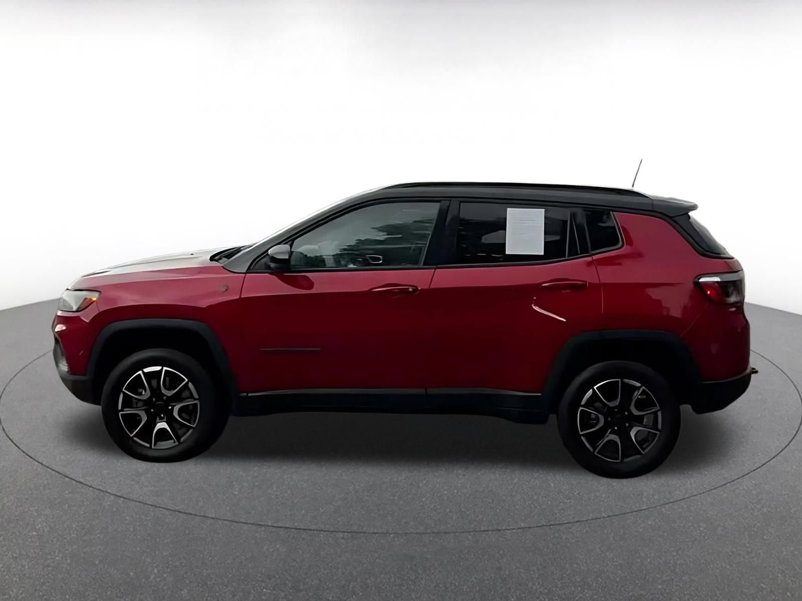 Used 2025 Jeep Compass Trailhawk AWD/4WD image 6