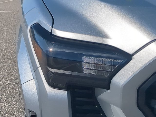 Certified 2025 Toyota Tacoma SR5 AWD/4WD image 10
