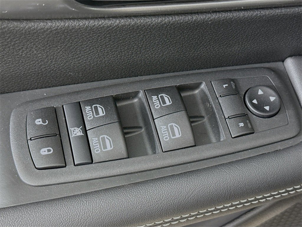 New 2026 Chrysler Pacifica Select image 19