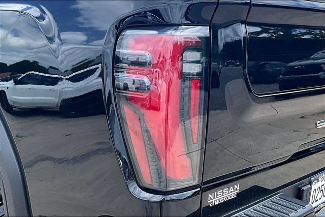 Used 2025 GMC Sierra 2500 AT4X AWD/4WD image 22