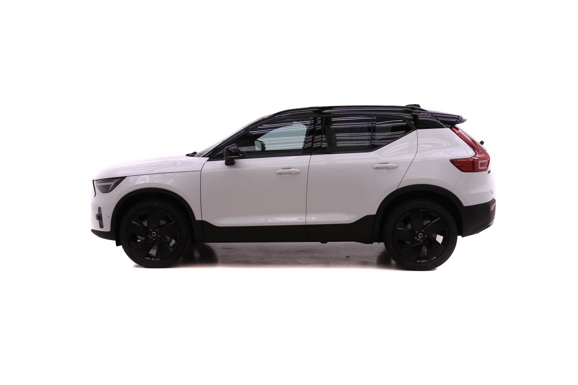 New 2026 Volvo XC40 B5 Ultra w/ Climate Package AWD/4WD image 3