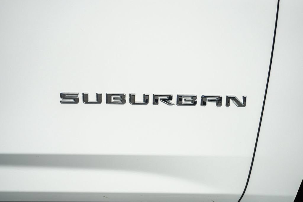 Used 2023 Chevrolet Suburban LT w/ Luxury Package RWD image 10