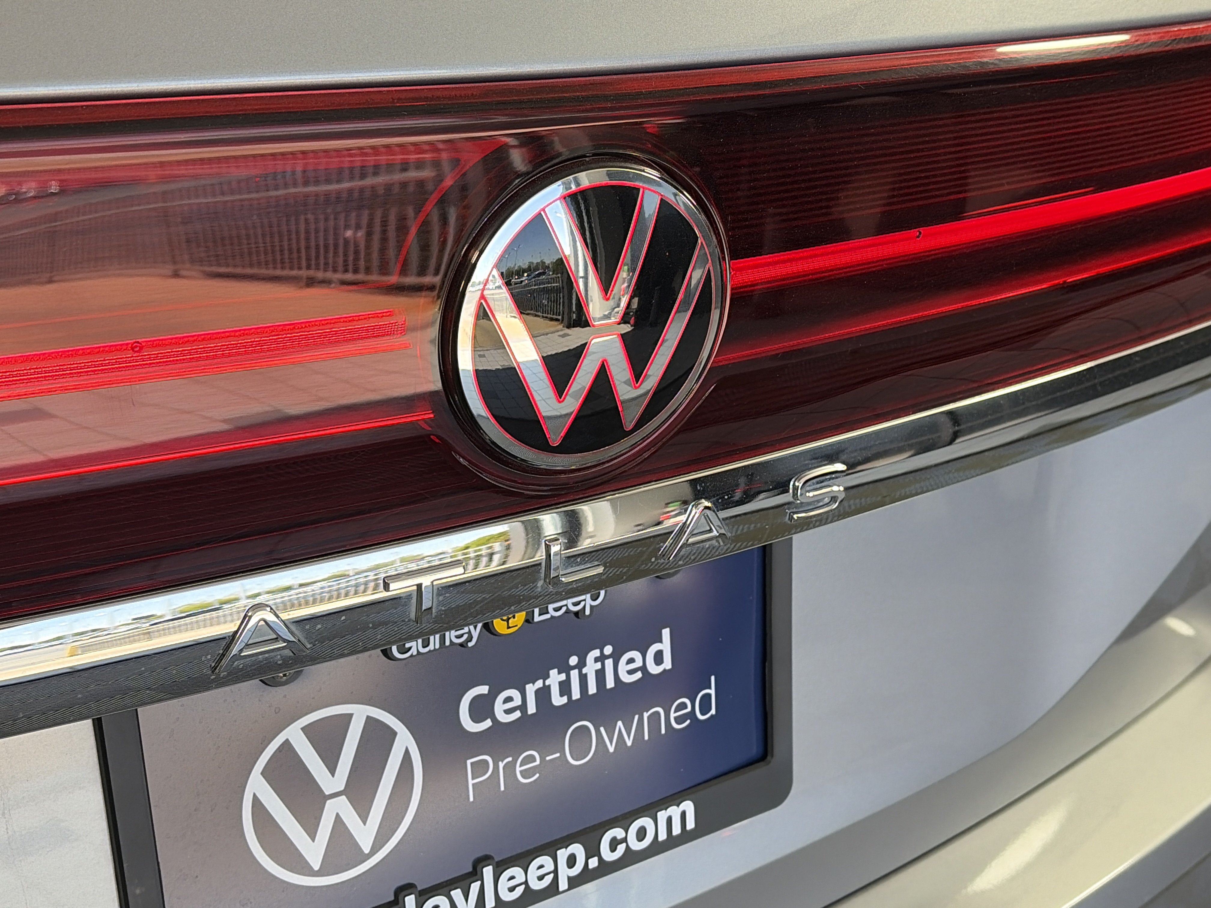Used 2024 Volkswagen Atlas SE AWD/4WD image 18