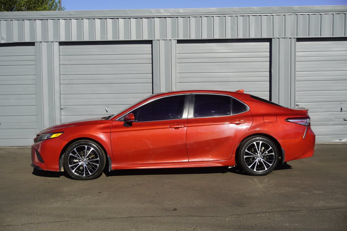 Used 2020 Toyota Camry SE w/ Cold Weather Package AWD/4WD image 2