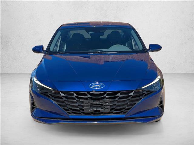 Used 2022 Hyundai Elantra SE FWD image 2
