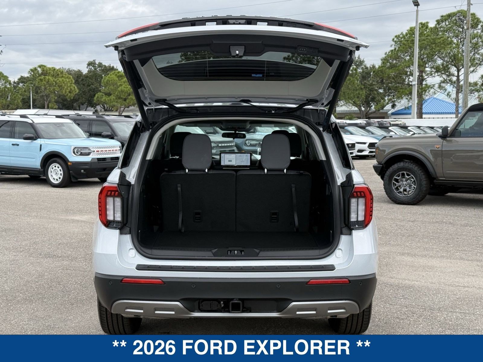 New 2026 Ford Explorer Active w/ Active Comfort Package RWD image 14