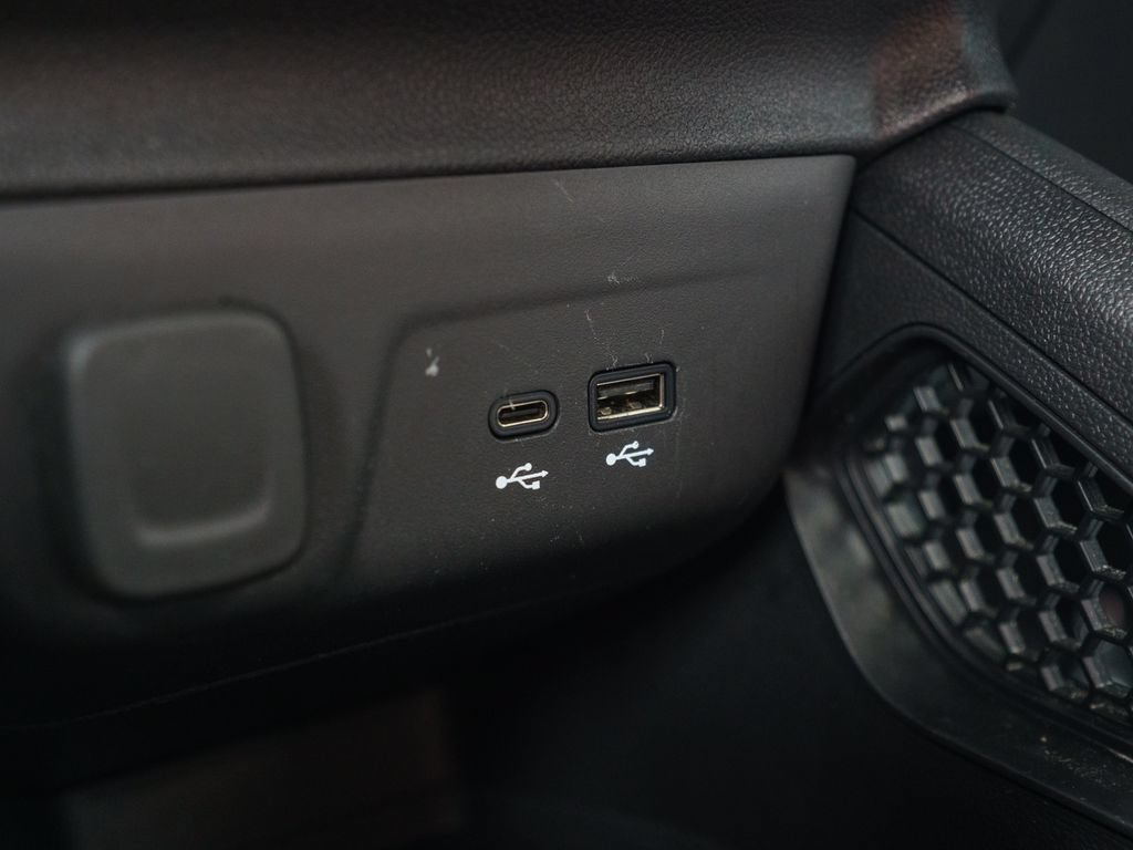 Used 2024 Chevrolet TrailBlazer LT w/ LT Cold Weather Package AWD/4WD image 29
