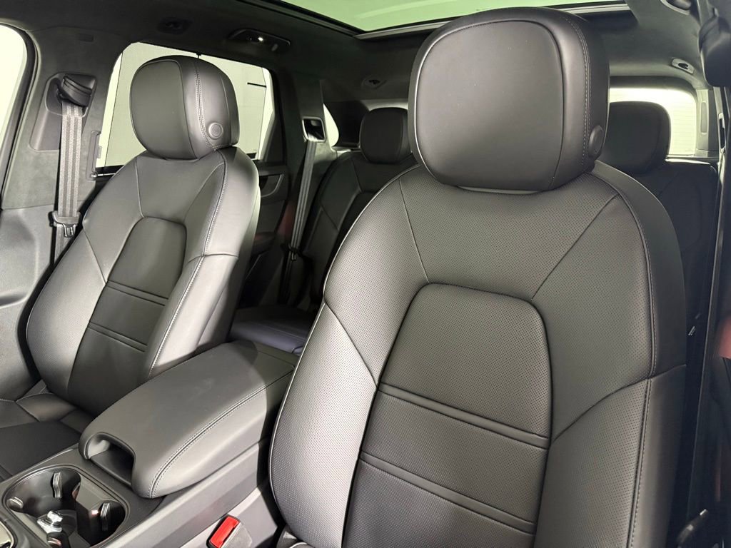 New 2025 Porsche Cayenne Turbo image 5