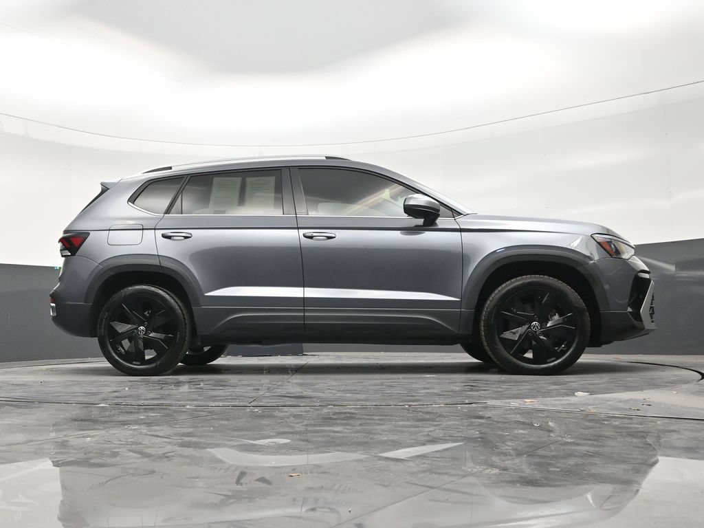 Used 2025 Volkswagen Taos SE FWD image 25