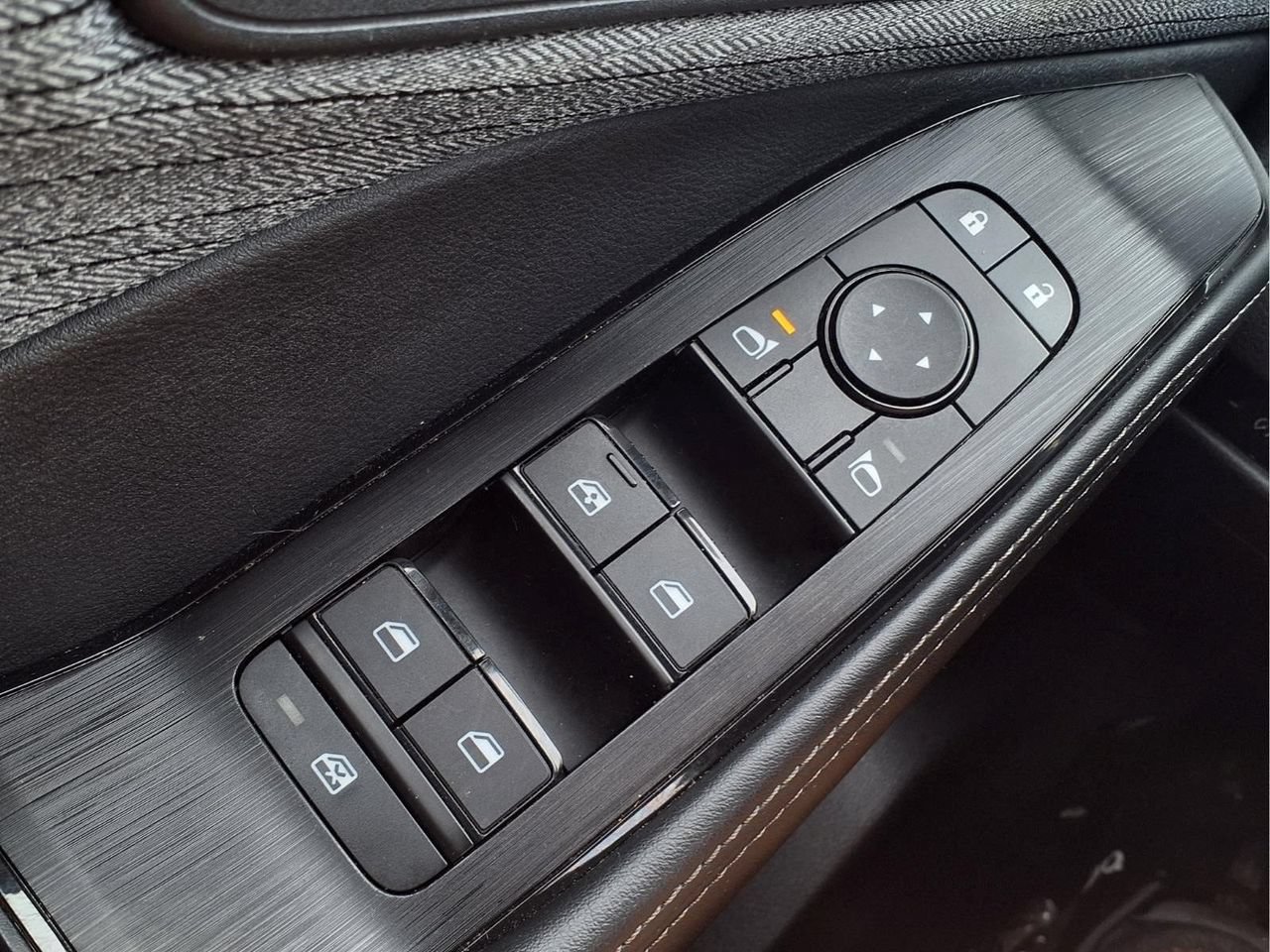 Used 2023 Nissan Rogue SV AWD/4WD image 26