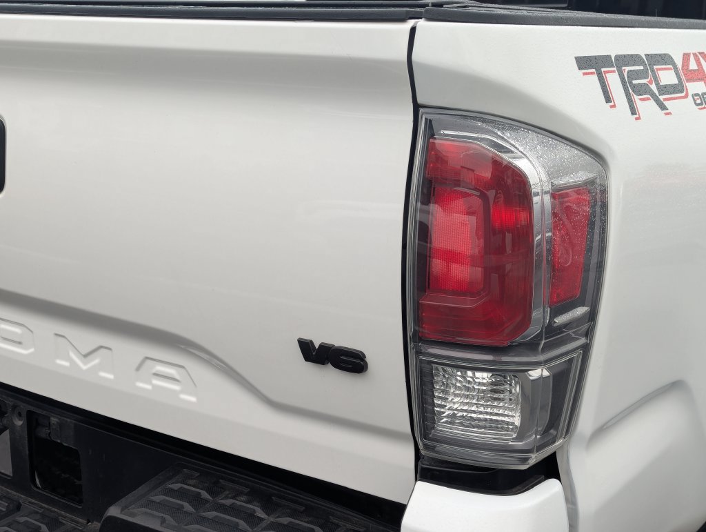 Used 2020 Toyota Tacoma TRD Off-Road w/ Technology Package AWD/4WD image 6