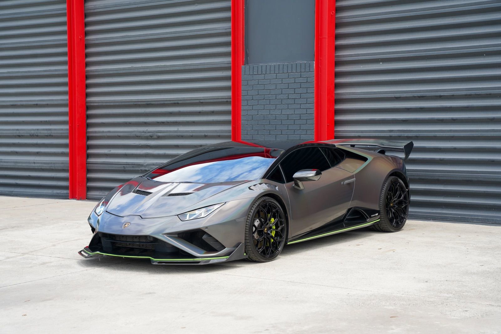 Used 2021 Lamborghini Huracan EVO image 1