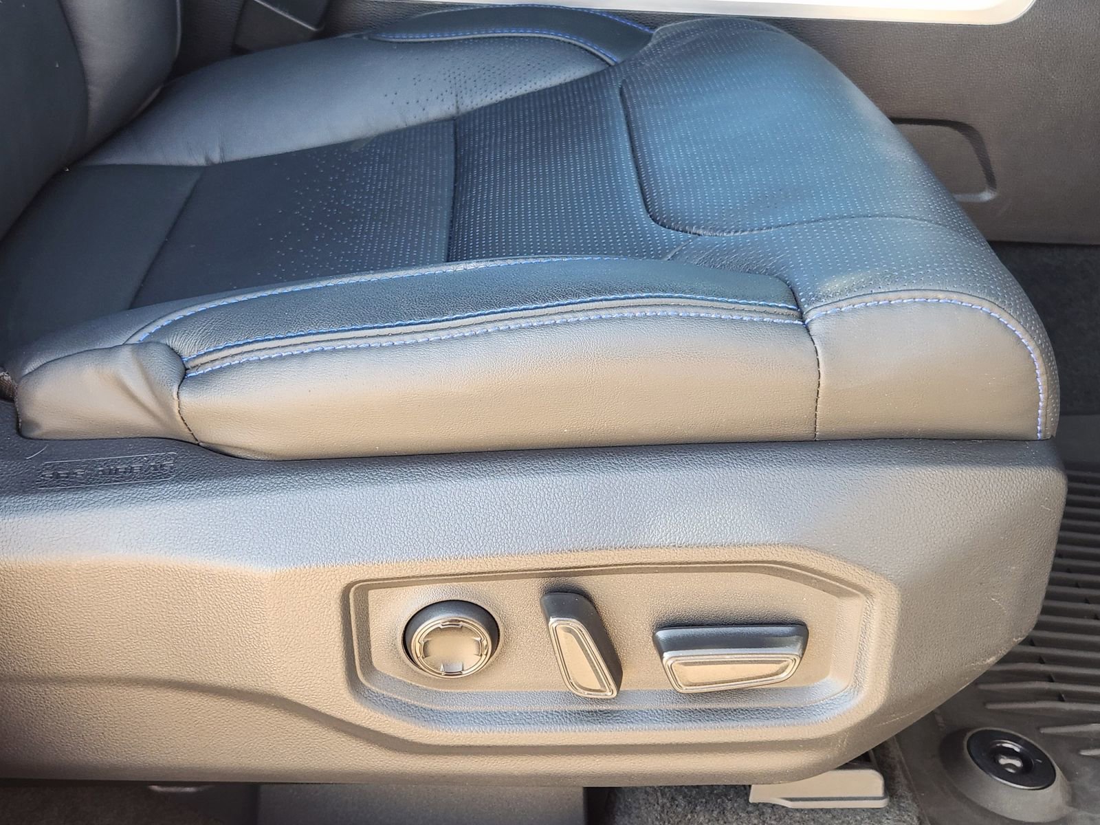 Used 2025 Toyota Tundra Platinum image 28