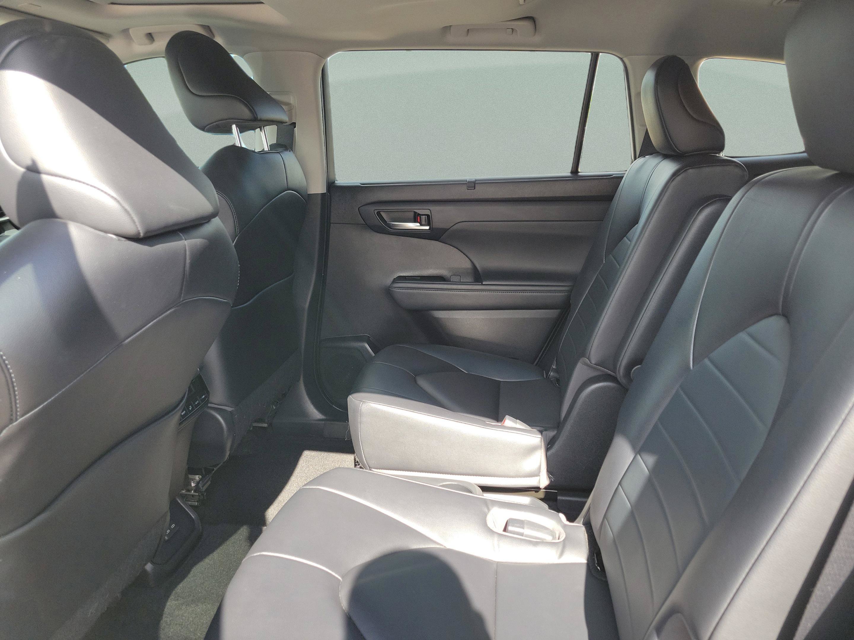 Used 2023 Toyota Highlander XLE FWD image 26