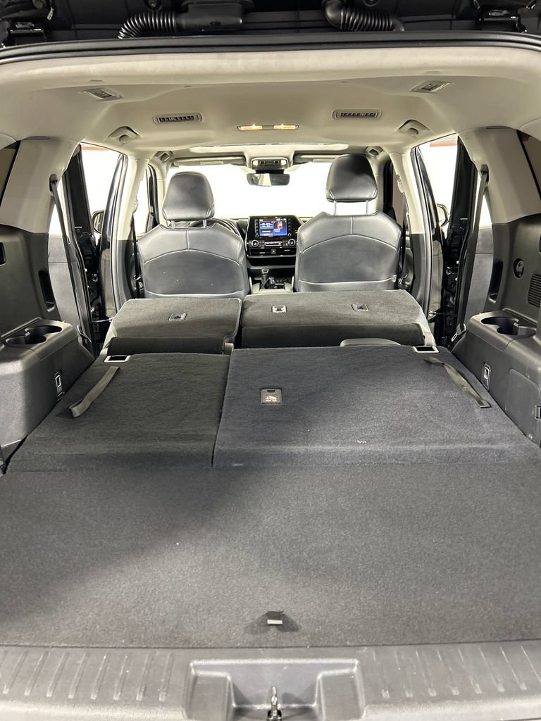Used 2022 Toyota Highlander XLE FWD image 23