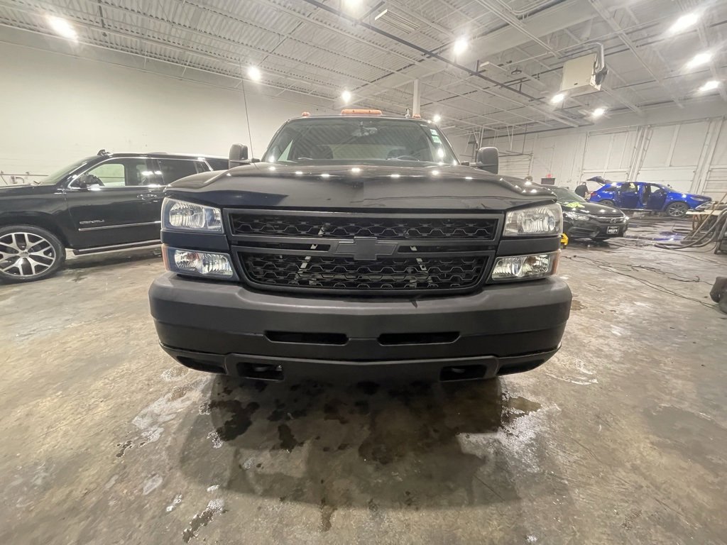 Used 2007 Chevrolet Silverado 2500 LT w/ Heavy-Duty Power Package image 2