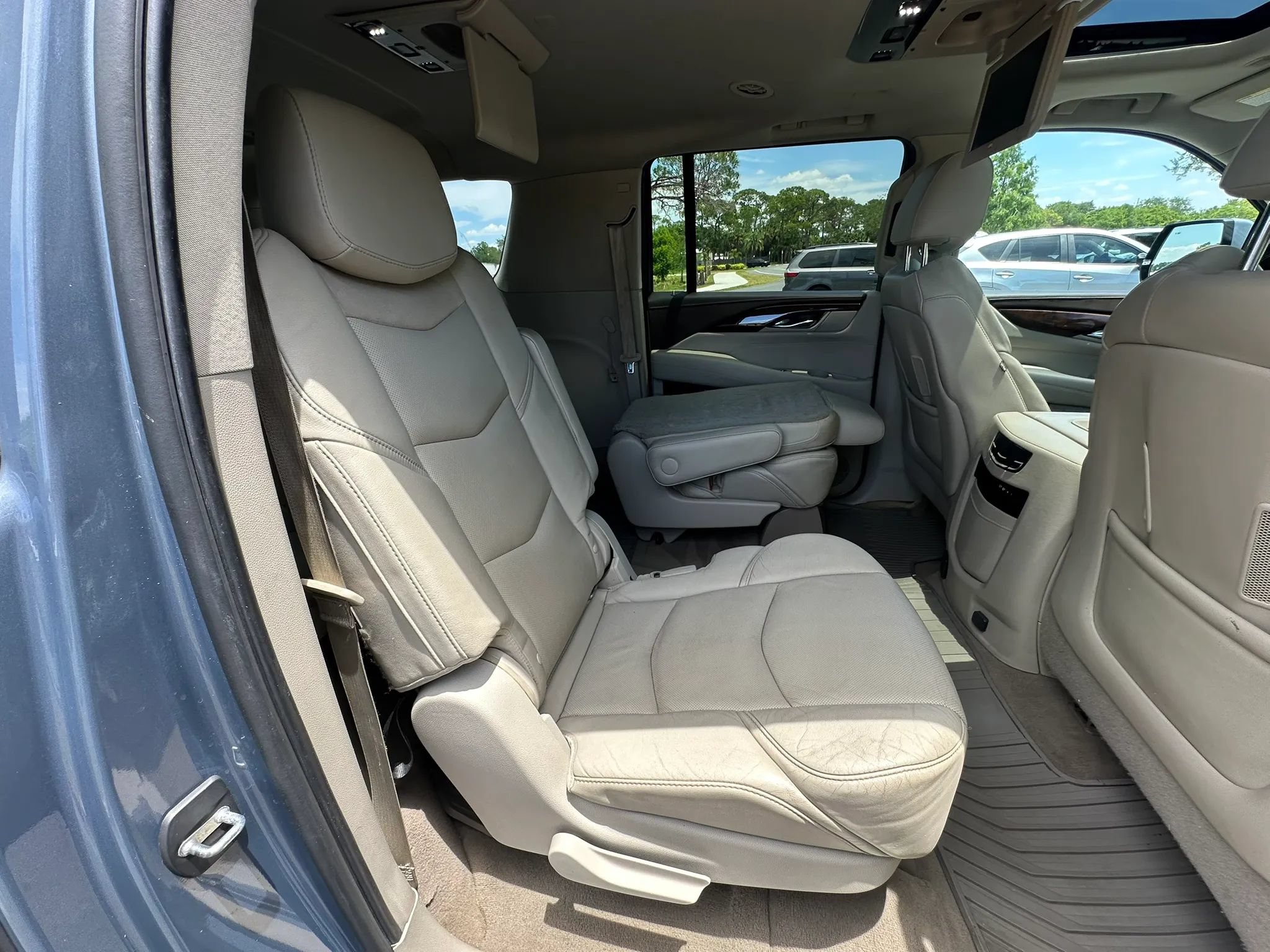 Used 2016 Cadillac Escalade ESV Luxury AWD/4WD image 20