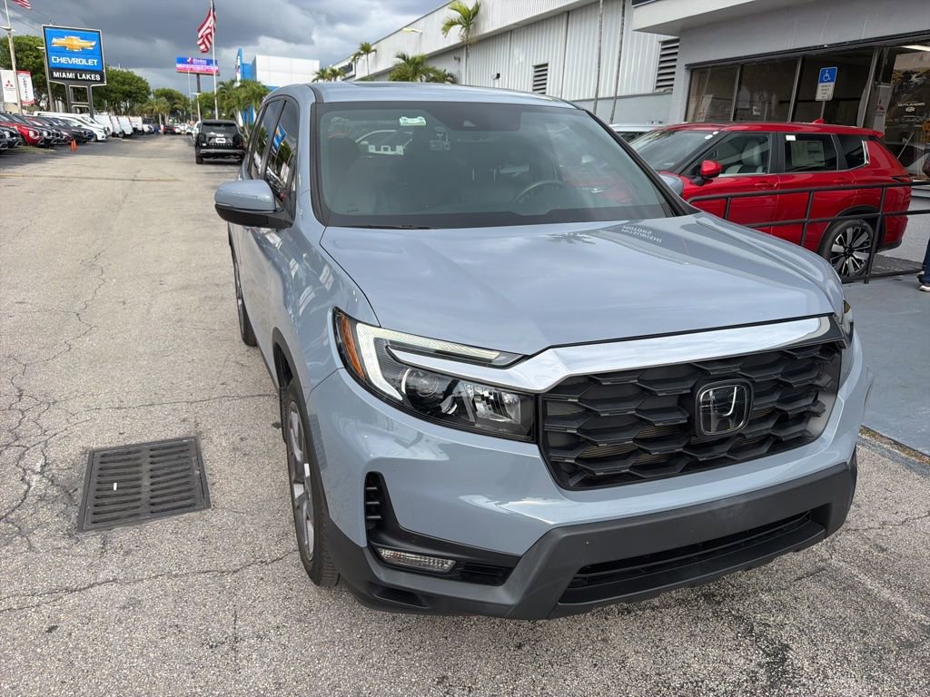 Used 2023 Honda Passport EX-L image 2