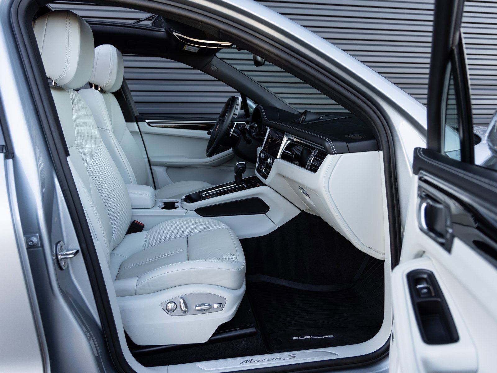 Used 2023 Porsche Macan S image 33