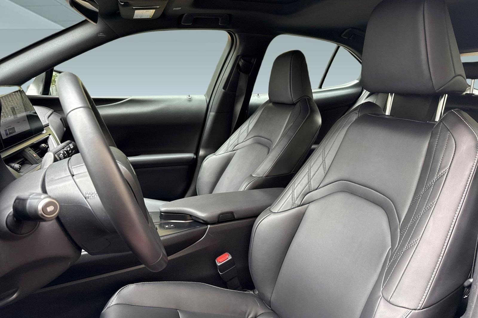 Certified 2025 Lexus UX 300h FWD w/ Accessory Package (Z2) image 5