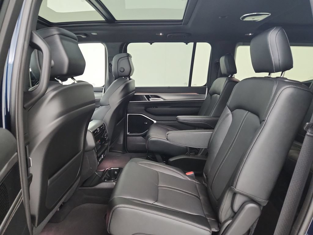 New 2026 Jeep Grand Wagoneer Limited AWD/4WD image 32