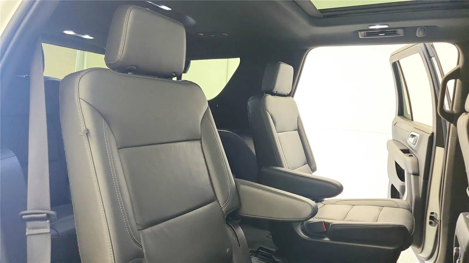 Used 2021 Chevrolet Tahoe LT w/ LT Signature Plus Package AWD/4WD image 43