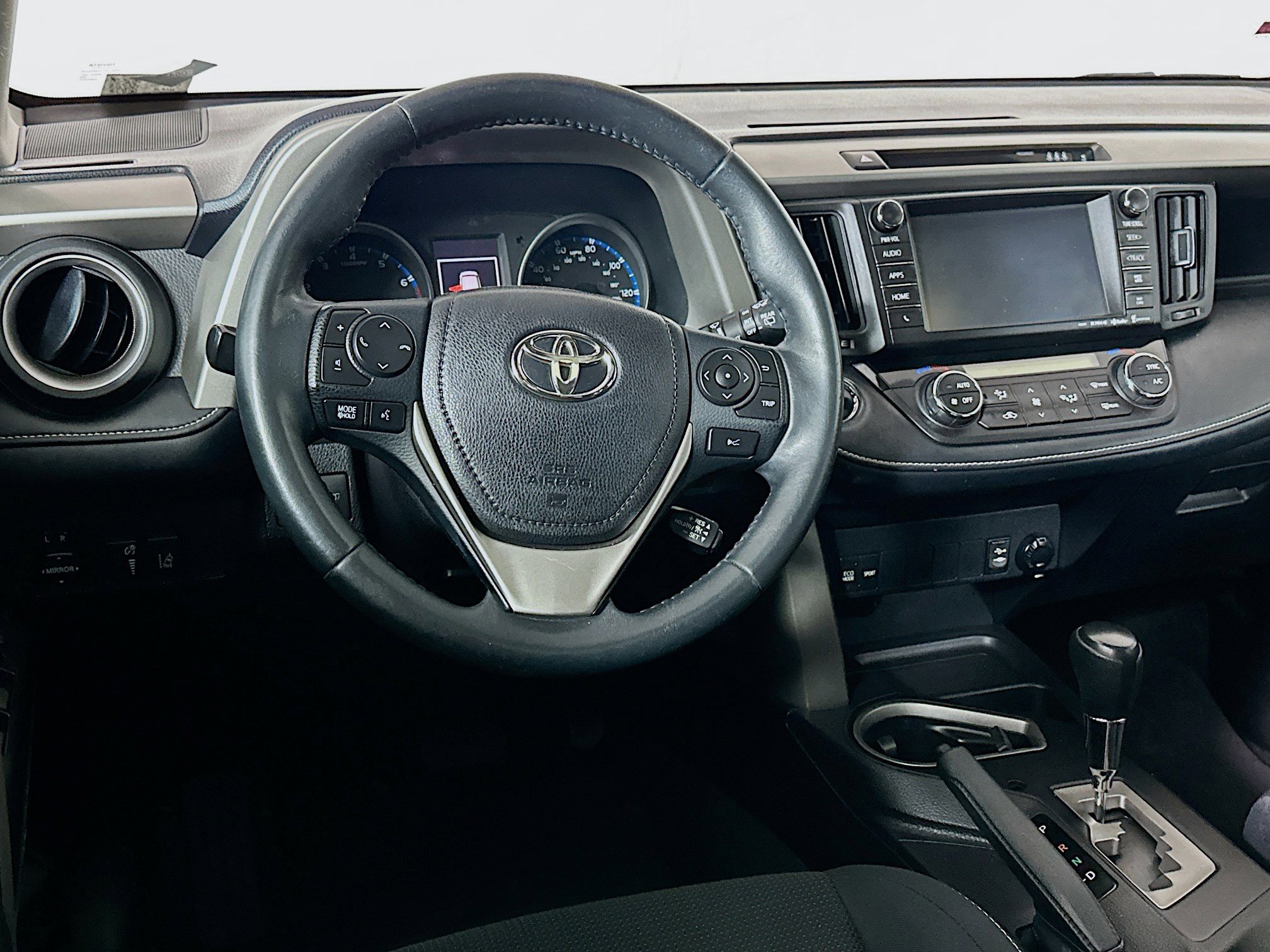Used 2018 Toyota RAV4 XLE FWD image 18