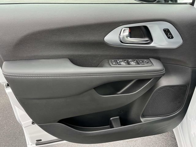 New 2026 Chrysler Pacifica Limited w/ S Appearance Package AWD/4WD image 19